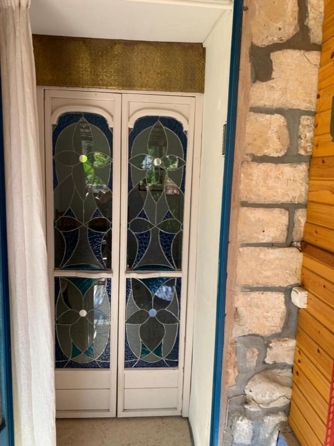 בית האבן העתיק מ-1885 עם מגונית פרטית בחצר Rosh Piná Exterior foto