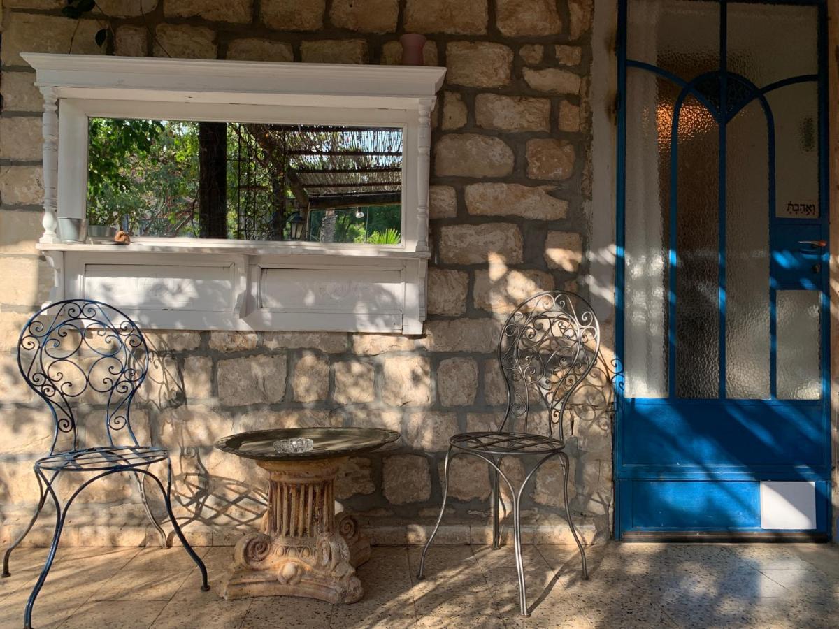 בית האבן העתיק מ-1885 עם מגונית פרטית בחצר Rosh Piná Exterior foto
