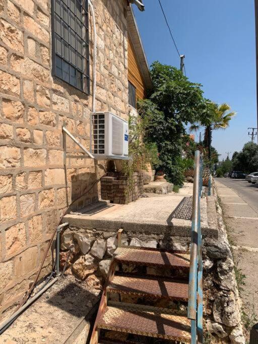 בית האבן העתיק מ-1885 עם מגונית פרטית בחצר Rosh Piná Exterior foto