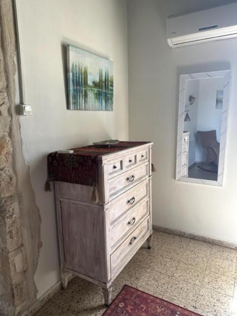 בית האבן העתיק מ-1885 עם מגונית פרטית בחצר Rosh Piná Exterior foto